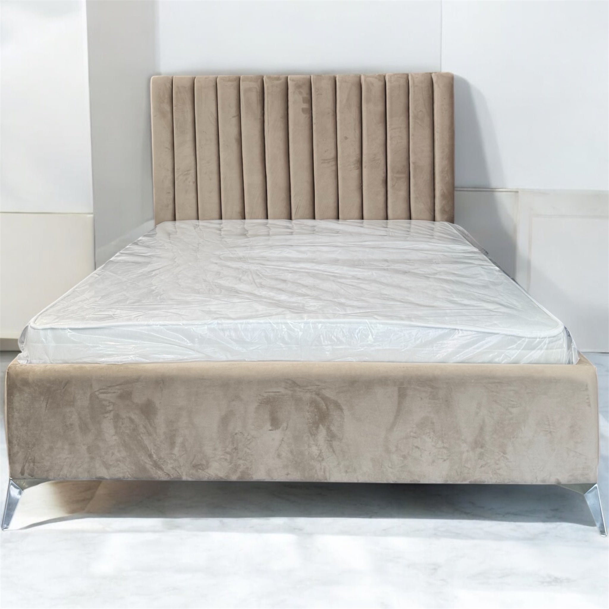 Κρεβάτι BRUNO Lines 1.60X2.00 βελούδινο