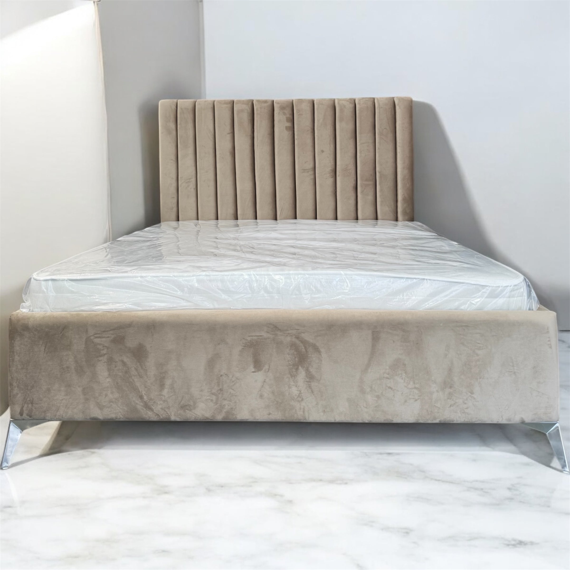 Κρεβάτι BRUNO Lines 1.60X2.00 βελούδινο