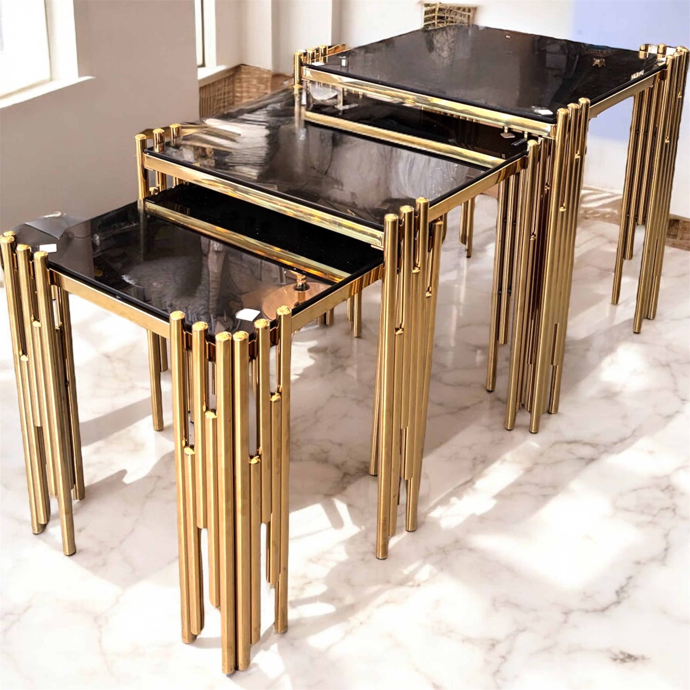 Βοηθητικά τραπεζάκια σαλονιού με γυαλί