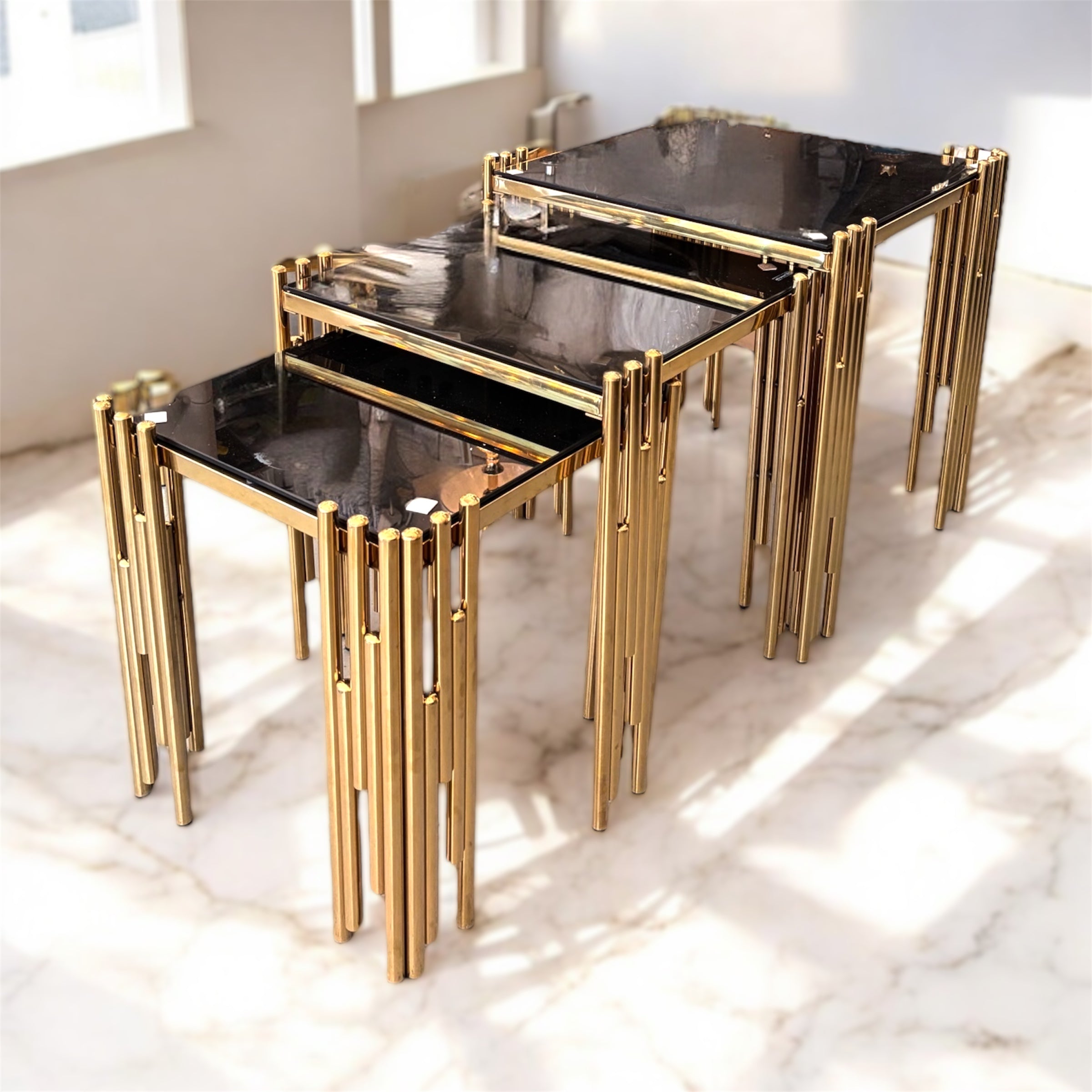 Βοηθητικά τραπεζάκια σαλονιού με γυαλί