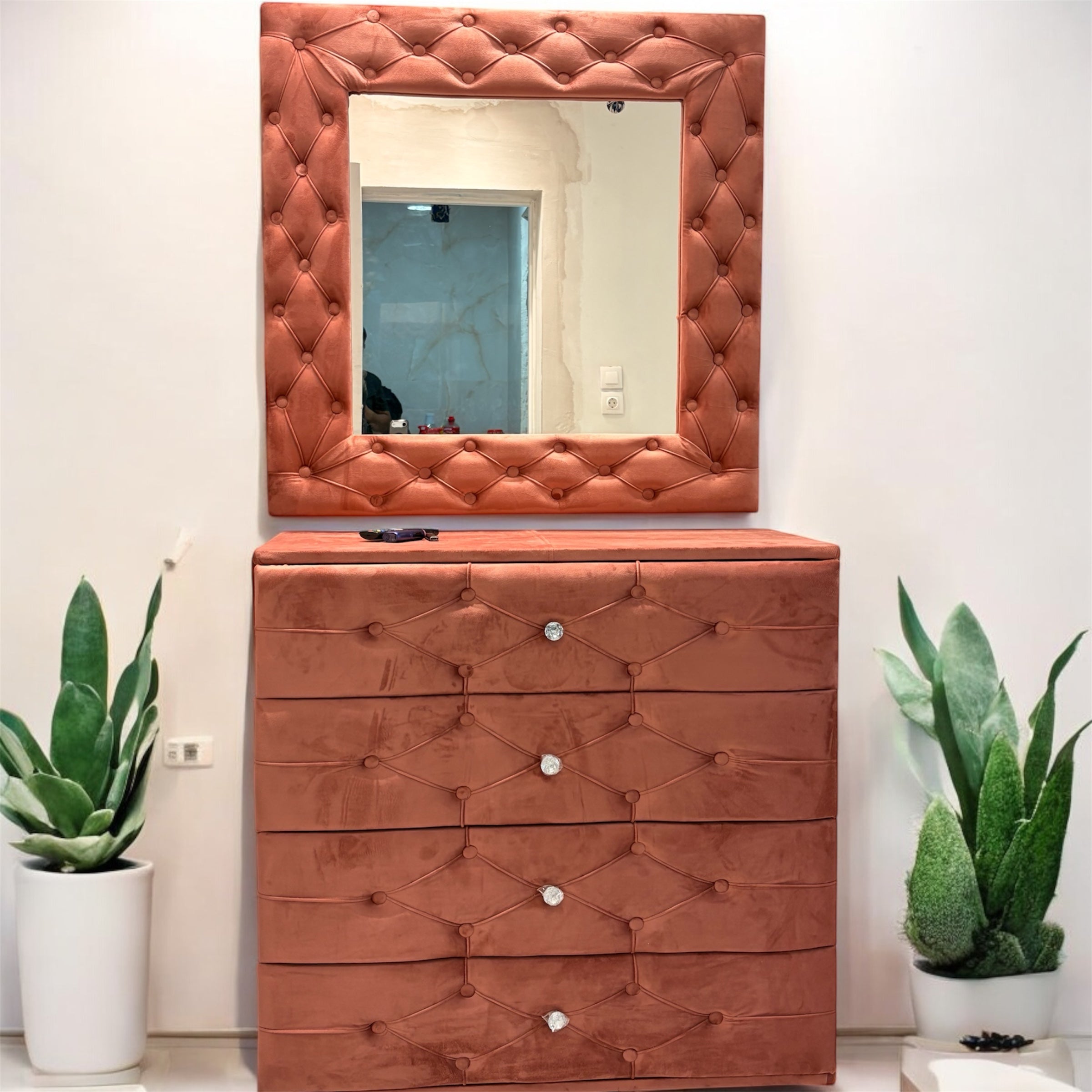 Σετ βελούδινο συρταριέρα με καθρέπτη