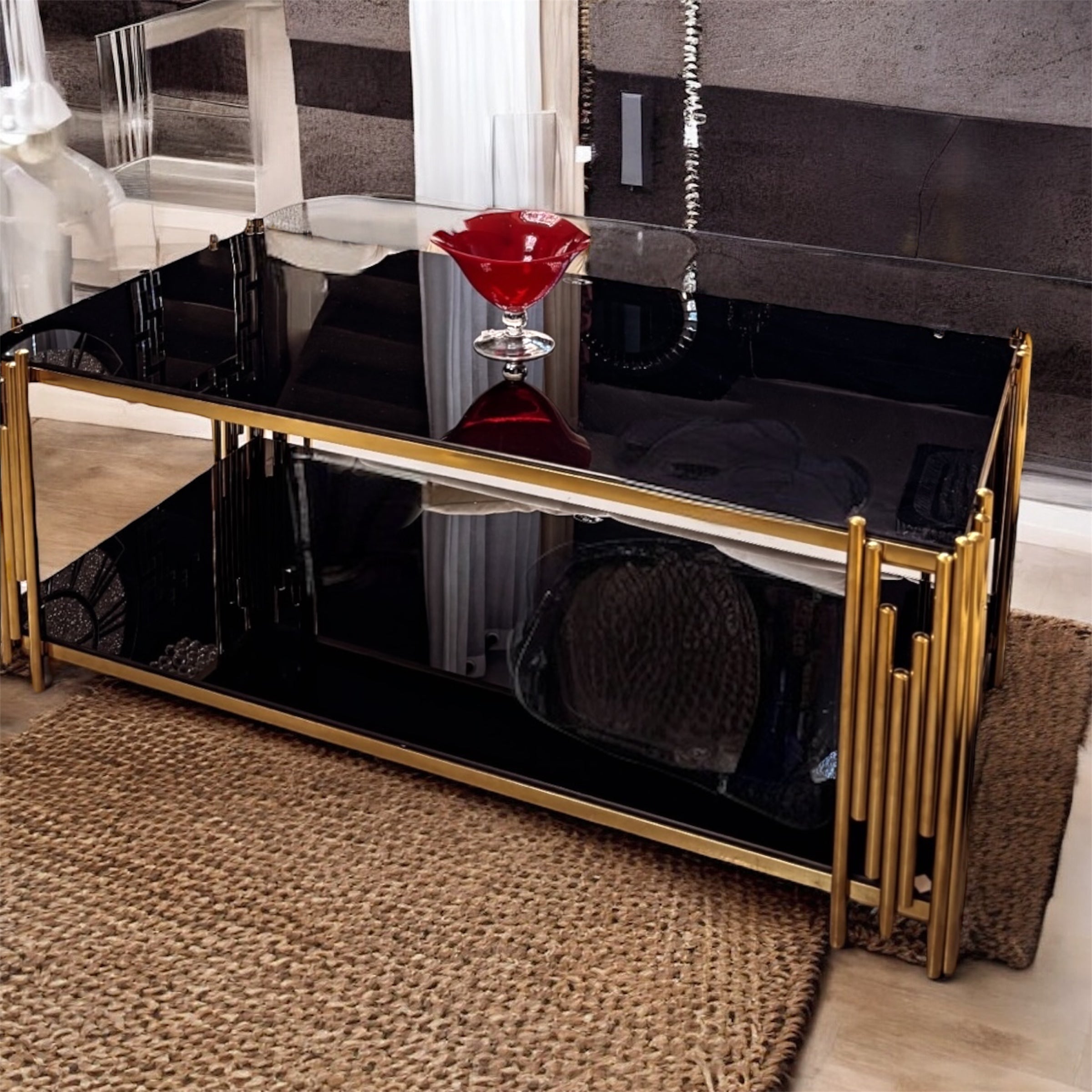 Τραπεζάκι σαλονιού με μαυρο γυαλί